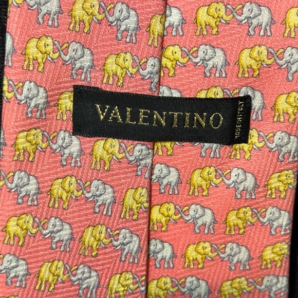 AUTHENTIC VALENTINO 6991 100% SILK NECKTIE TIE SALMON ELEPHANTS - Picture 4 of 8